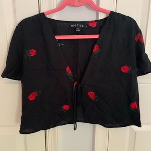 Short sleeve cropped front tie top